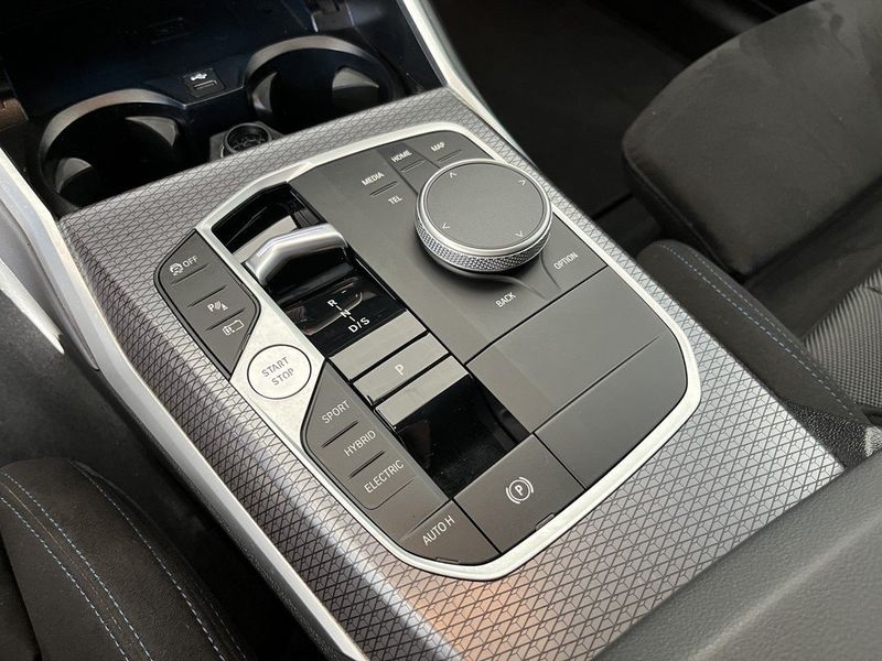 BMW 330 bild 8