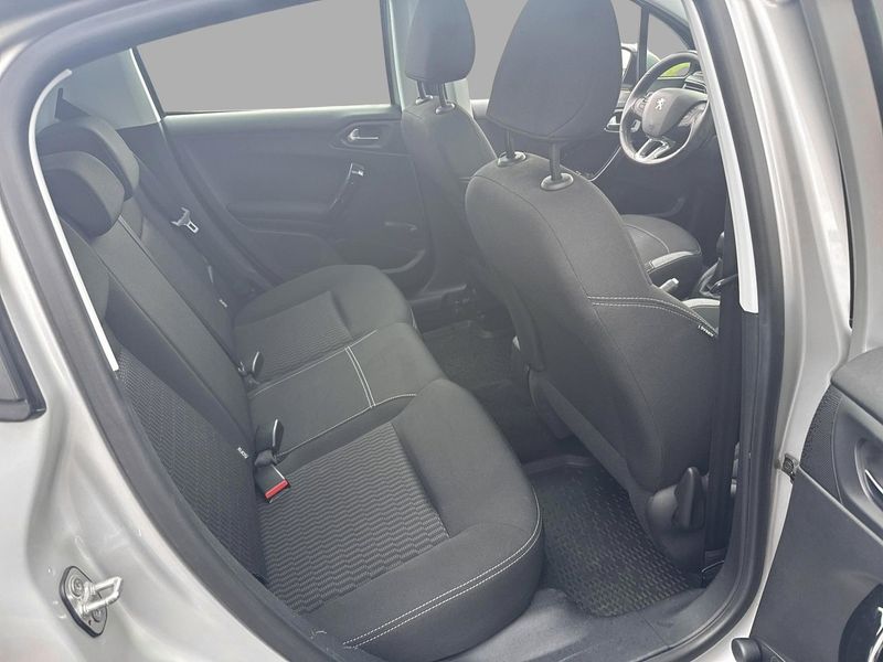 Peugeot 208 bild 11
