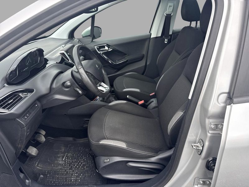 Peugeot 208 bild 8