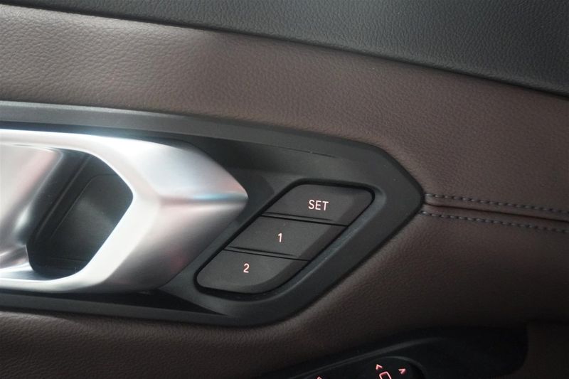 BMW 330 bild 12