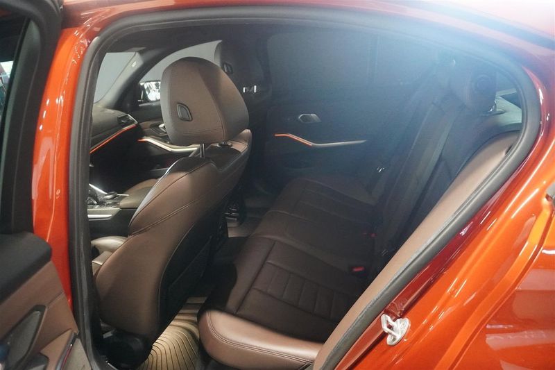 BMW 330 bild 7
