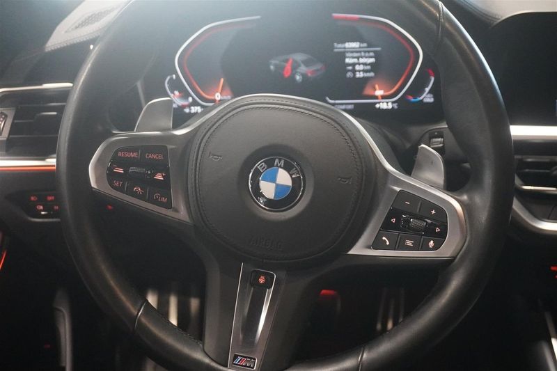 BMW 330 bild 9
