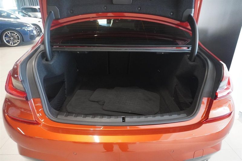 BMW 330 bild 5