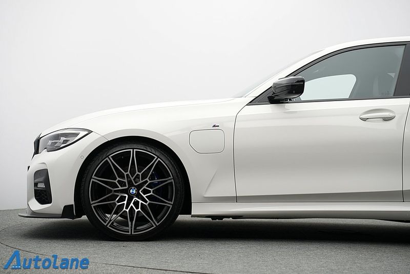 BMW 330 bild 12