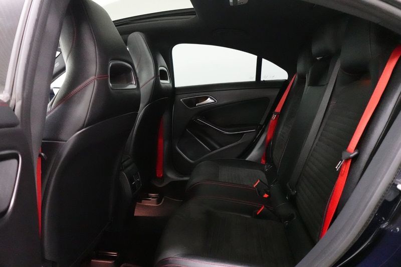 Mercedes CLA45 AMG bild 8