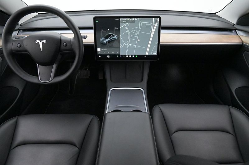 Tesla Model 3 bild 6