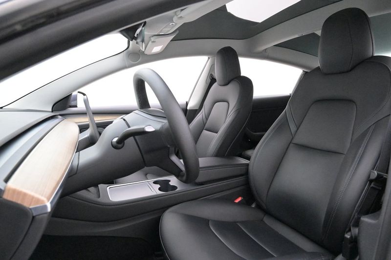Tesla Model 3 bild 9