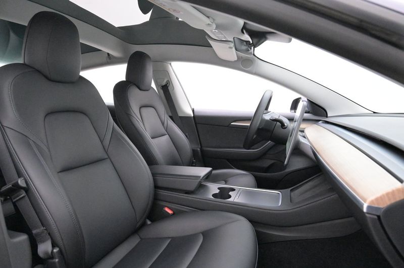 Tesla Model 3 bild 12