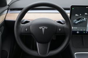 Tesla Model 3 bild 7
