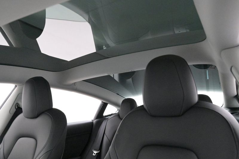 Tesla Model 3 bild 25