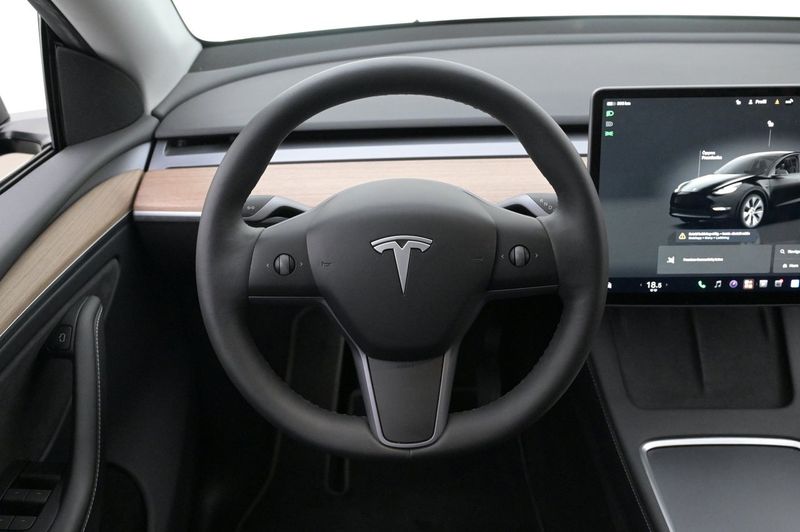 Tesla Model Y bild 7