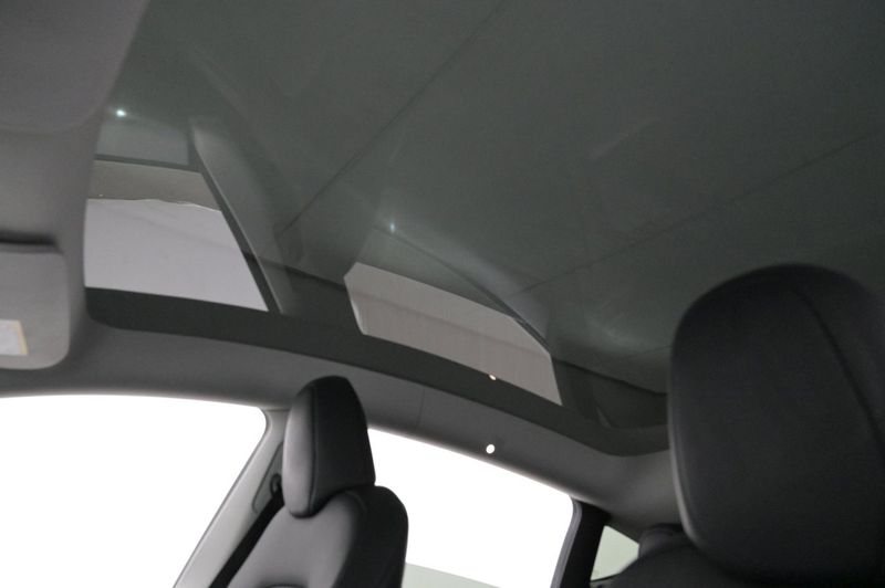 Tesla Model Y bild 19