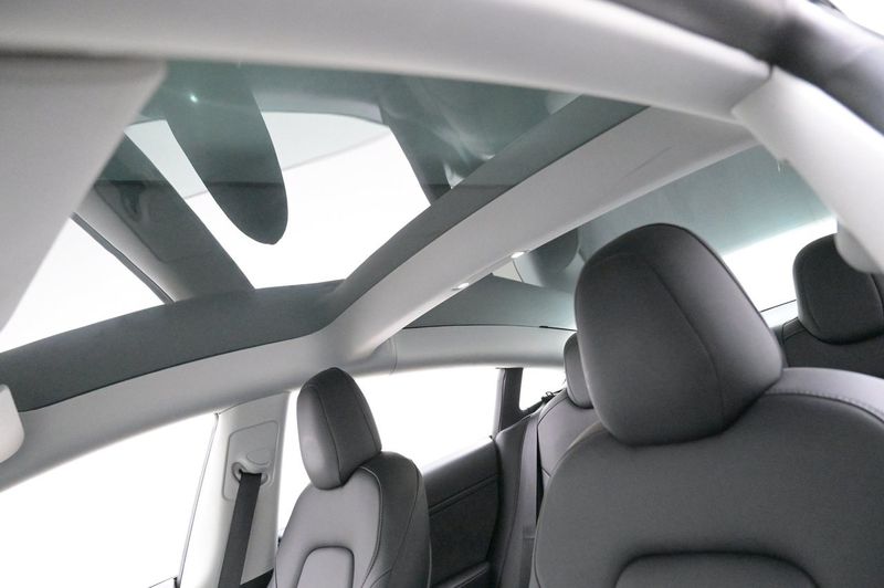 Tesla Model 3 bild 20