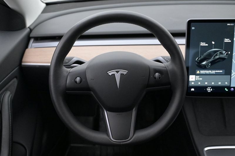Tesla Model 3 bild 7
