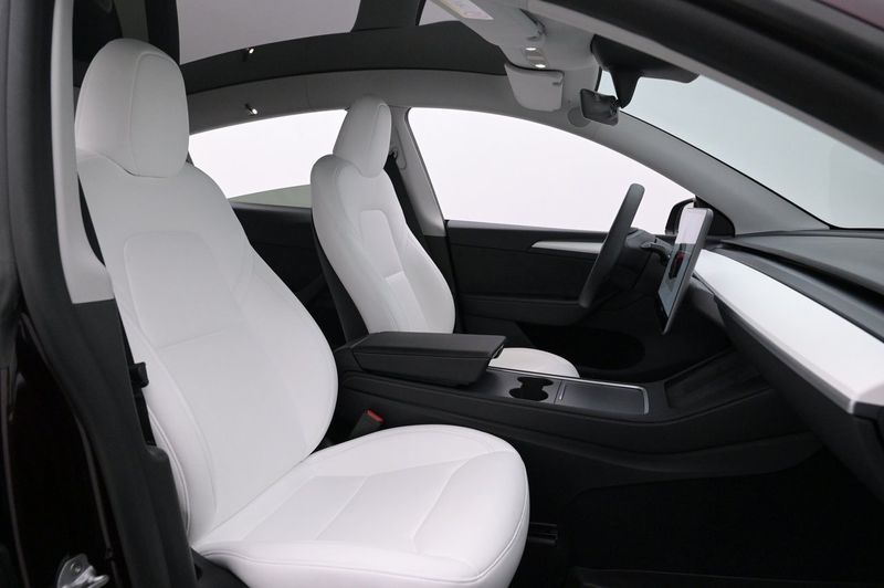 Tesla Model Y bild 12