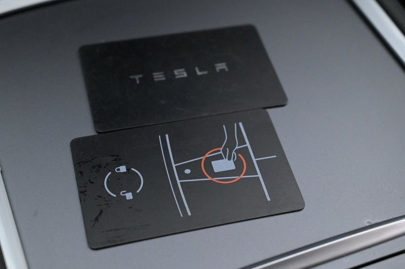 Tesla Model Y bild 24