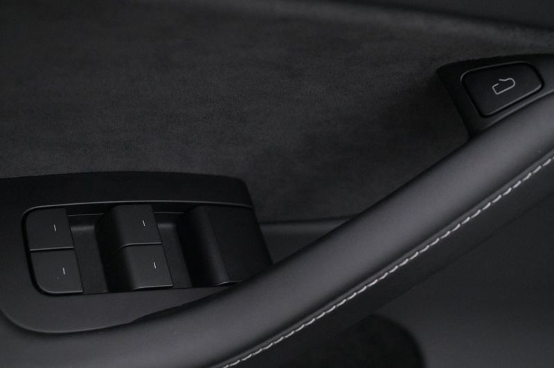 Tesla Model Y bild 10