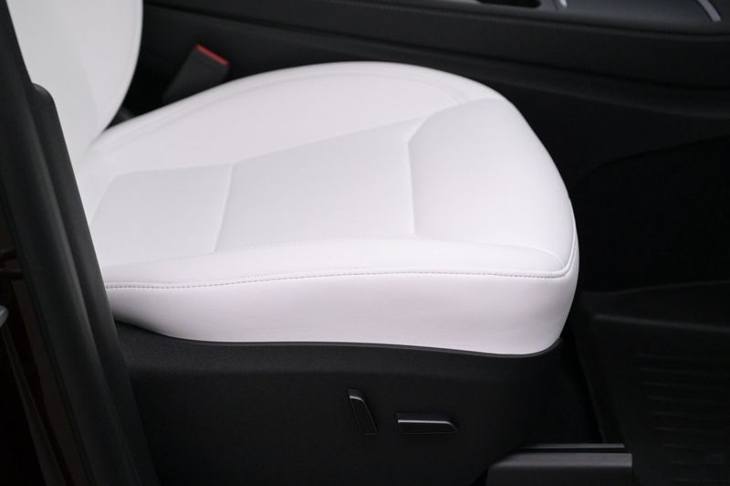 Tesla Model Y bild 13