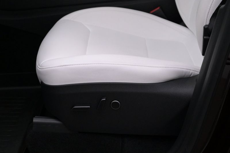 Tesla Model Y bild 11