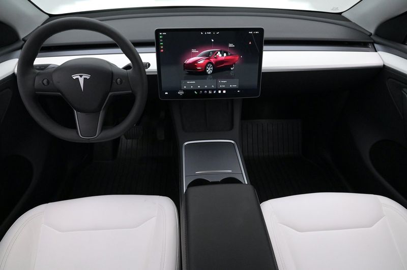 Tesla Model Y bild 6