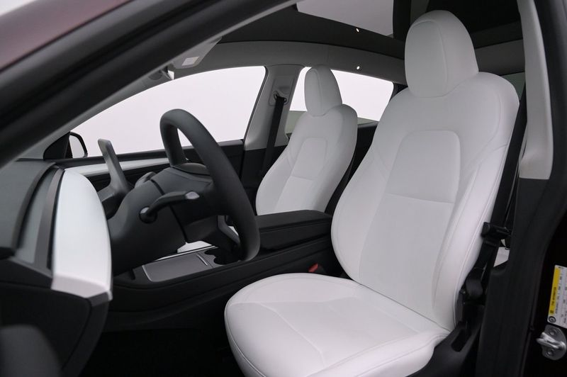 Tesla Model Y bild 9