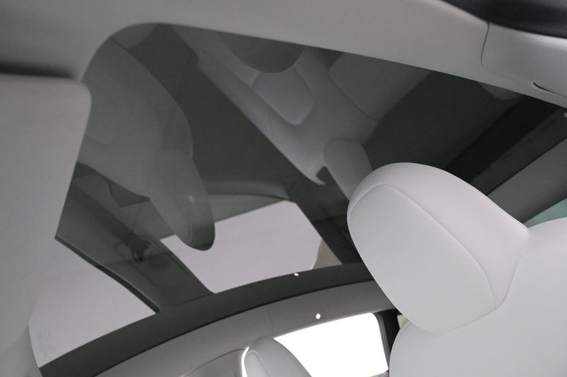 Tesla Model Y bild 25