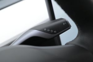 Tesla Model Y bild 8