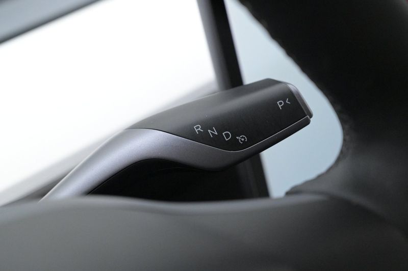 Tesla Model Y bild 8