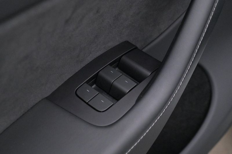Tesla Model Y bild 10