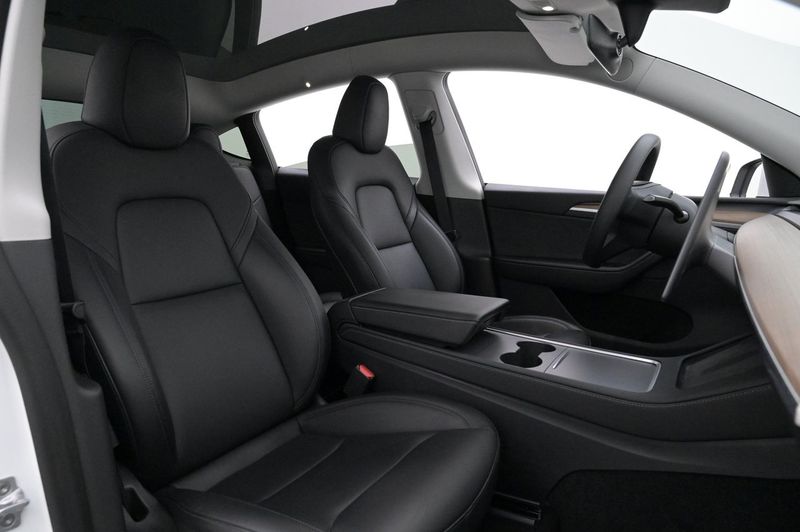 Tesla Model Y bild 12