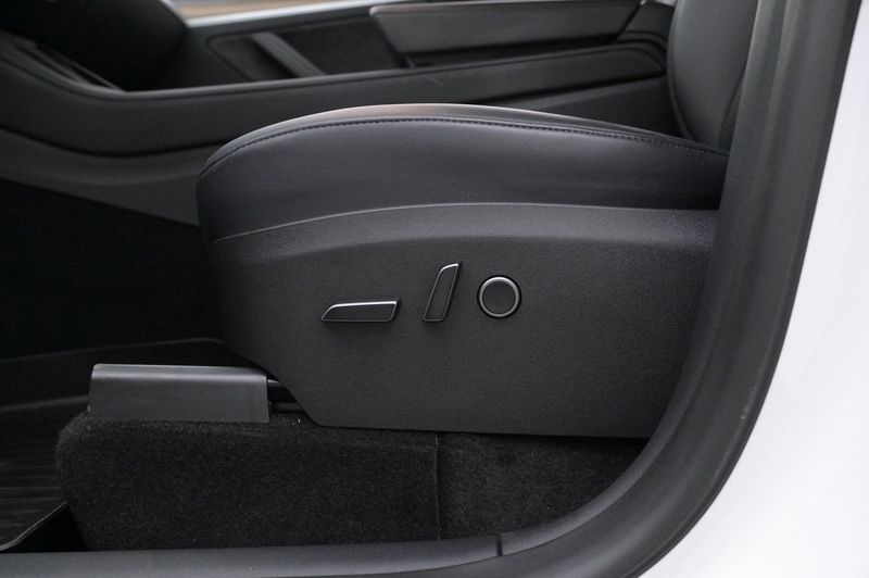 Tesla Model Y bild 11