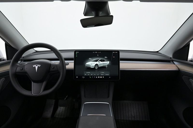 Tesla Model Y bild 6