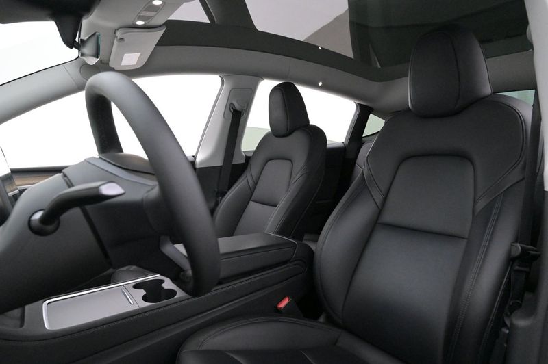 Tesla Model Y bild 9