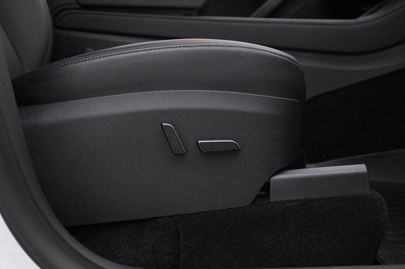 Tesla Model Y bild 13