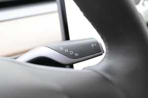 Tesla Model Y bild 8