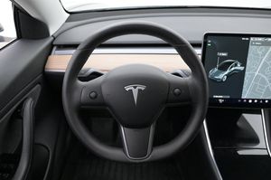 Tesla Model 3 bild 7