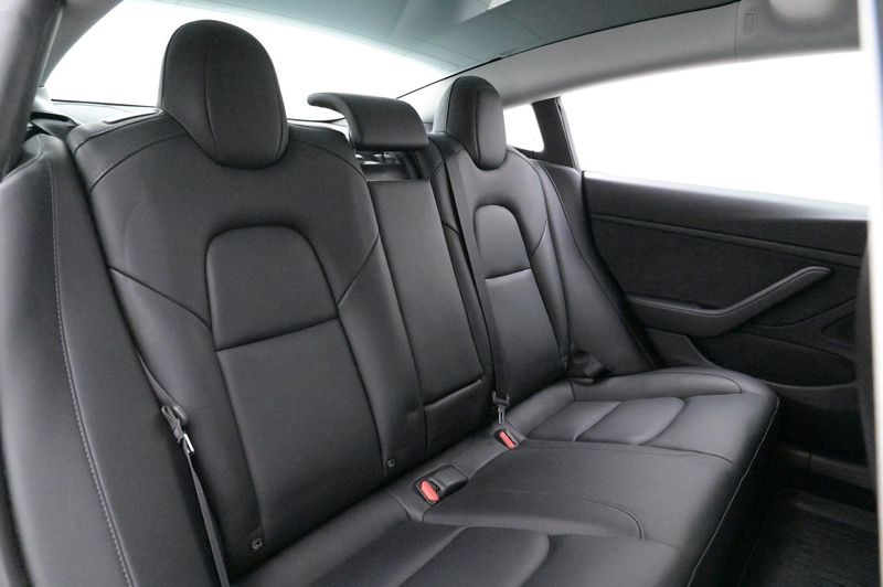 Tesla Model 3 bild 23