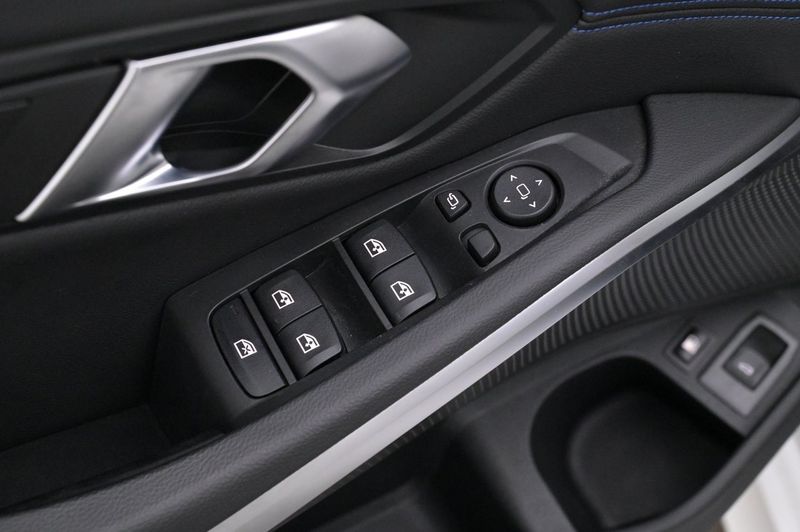 BMW 330 bild 10