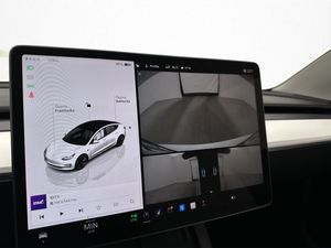 Tesla Model 3 bild 17