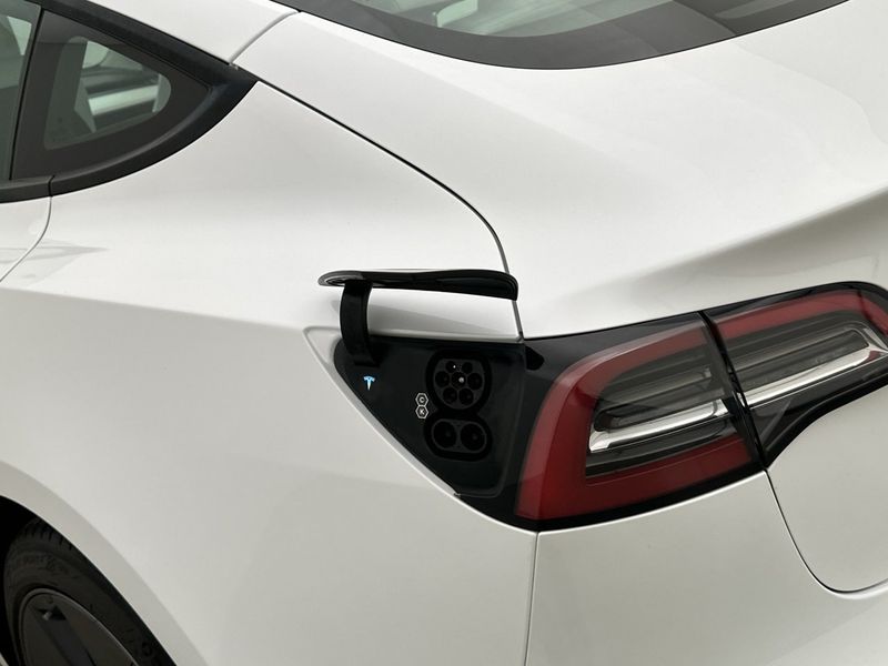 Tesla Model 3 bild 31