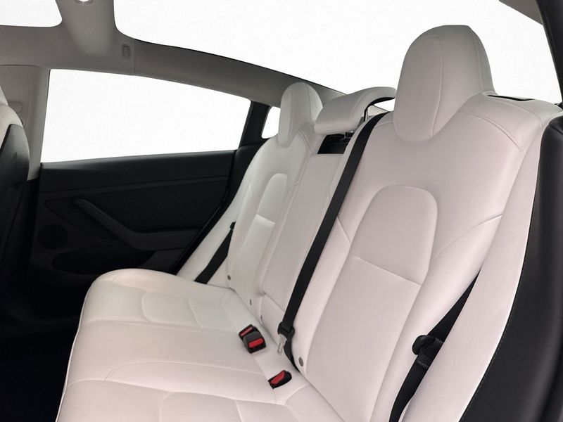 Tesla Model 3 bild 28