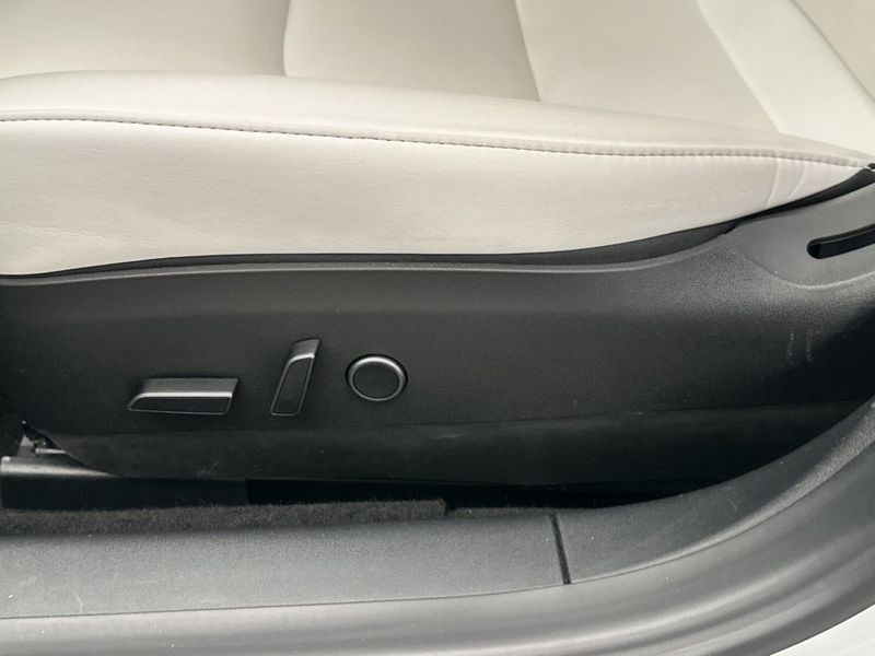Tesla Model 3 bild 13