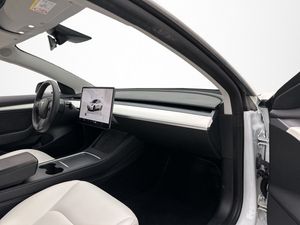 Tesla Model 3 bild 27