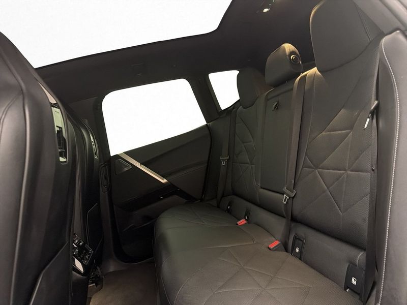 BMW iX bild 36