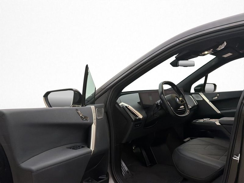 BMW iX bild 12