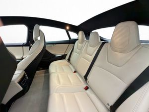 Tesla Model S bild 28