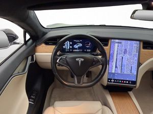Tesla Model S bild 13