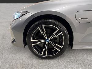 BMW 330 bild 17