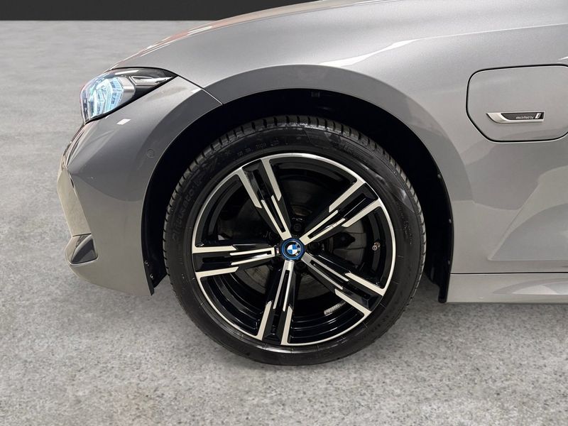 BMW 330 bild 17