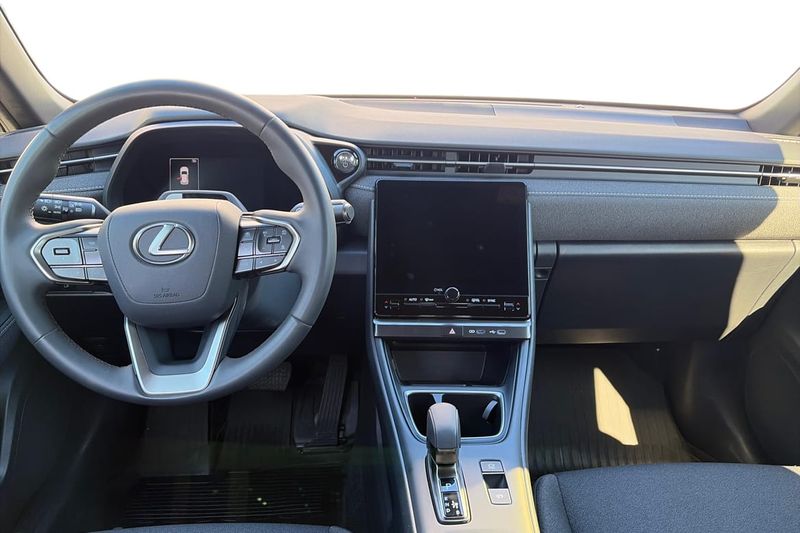Lexus LBX bild 9